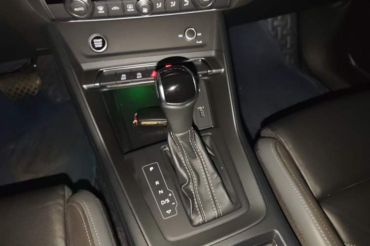 Used Audi Q3 Sportback 2020 40 TFSI Fashion Model Gear Lever