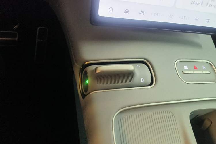 Used Nio ES8 2023 75 kWh Executive Edition Gear Lever