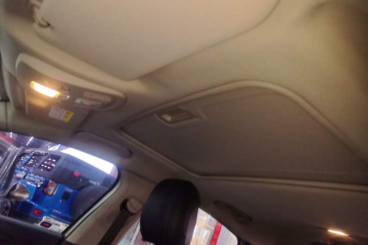 Used Citroen C4 Sega 2018 1.6L Automatic Luxury Model Headliner