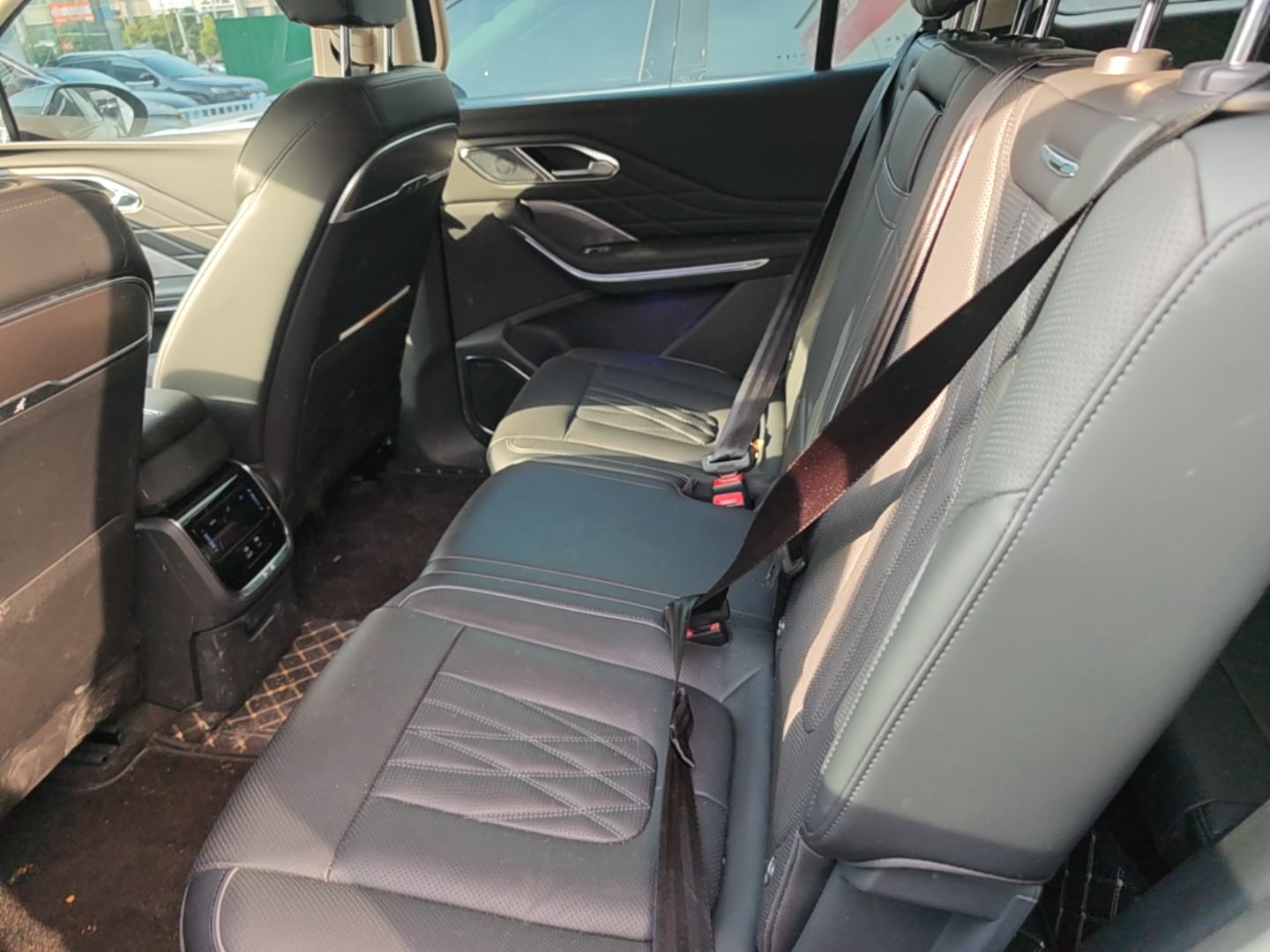 Hongqi HS7 PHEV 2024 2.0T PHEV Four-Wheel Drive Flagship Edition 7 Seats — снимка 20