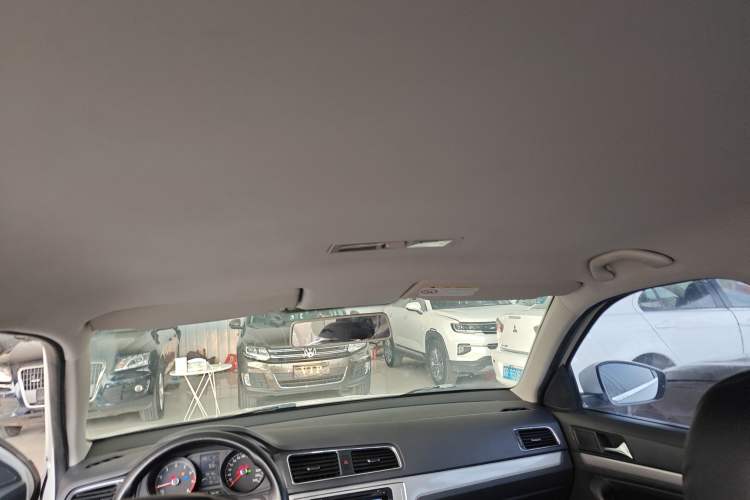 Used Volkswagen Gran Lavida 2015 1.6L Automatic Fashion Edition
