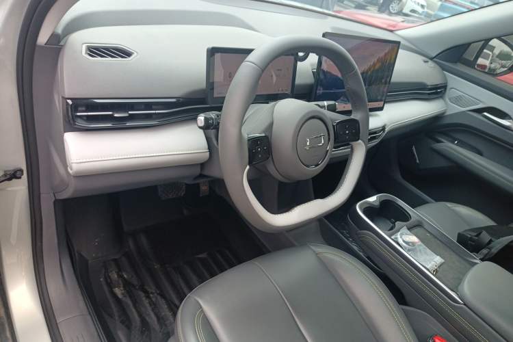 Used Bestune Yueyi 03 2025 445km Joyful Edition Center Console