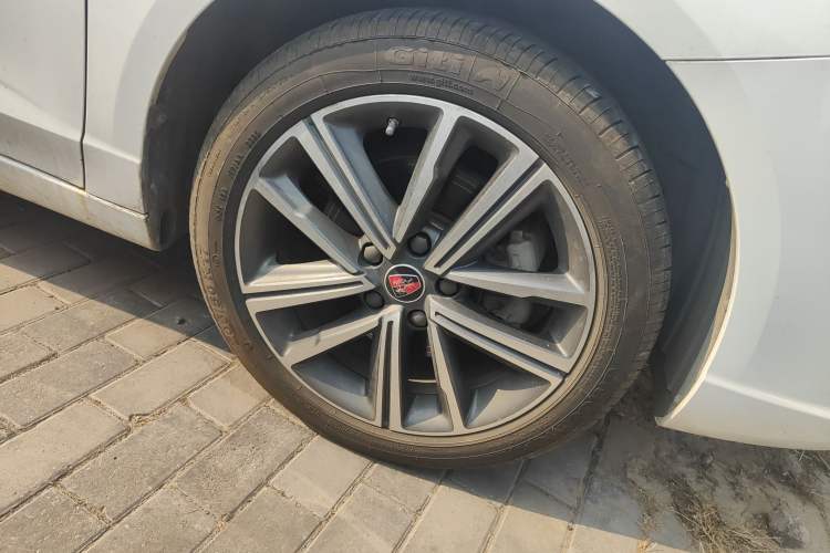 Used Roewe i5 2019 20T Automatic 4G Connected Supercharged Flagship Edition
