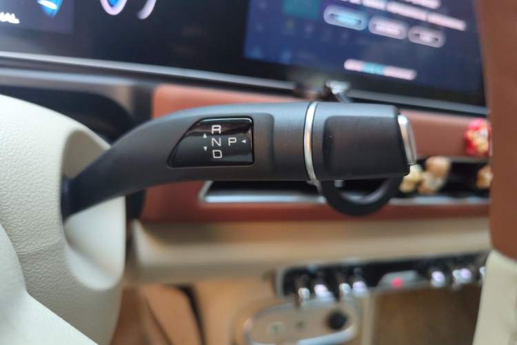 Used ORA Good Cat 2023 401 km Standard Range Luxury Version Lithium Iron Phosphate Gear Lever