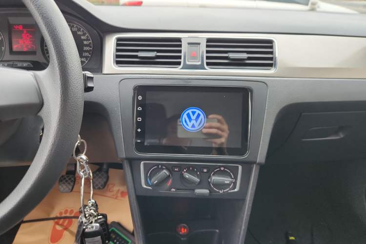 Used Volkswagen Santana 2015 1.6L Manual Comfort Edition Audio And AC Panel