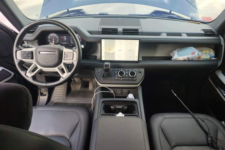 Used Land Rover Defender 2023 Facelift 90 3.0T P400 XS Center Console