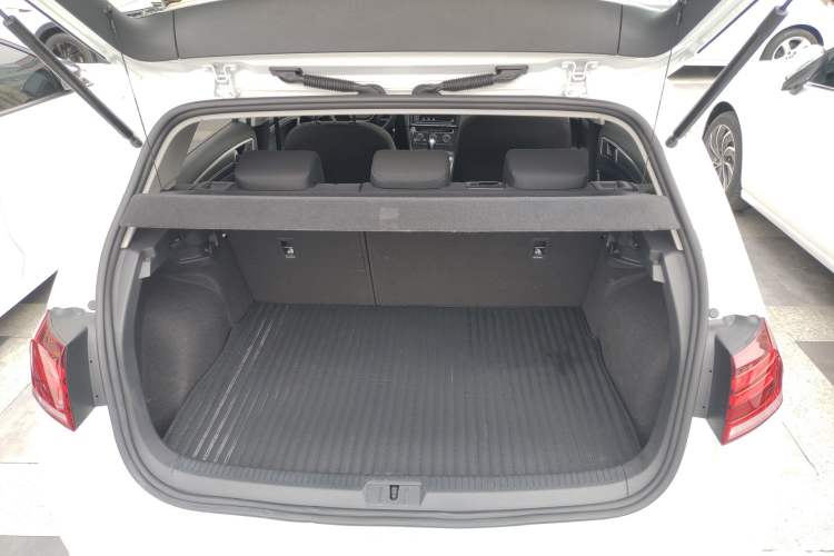 Used Volkswagen Golf 2019 200TSI DSG Comfort & Ambition Edition China VI Standard Trunk