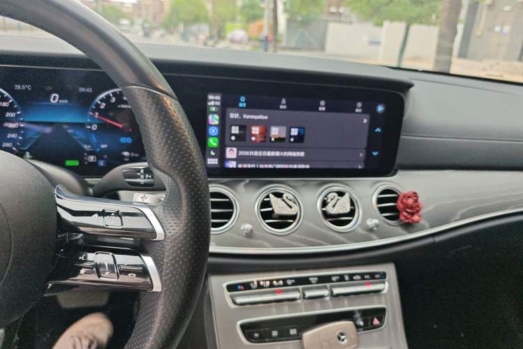 Used Mercedes-Benz E-Class New Energy 2022 E 350 e L Plug-in Hybrid Sports Sedan Audio And AC Panel