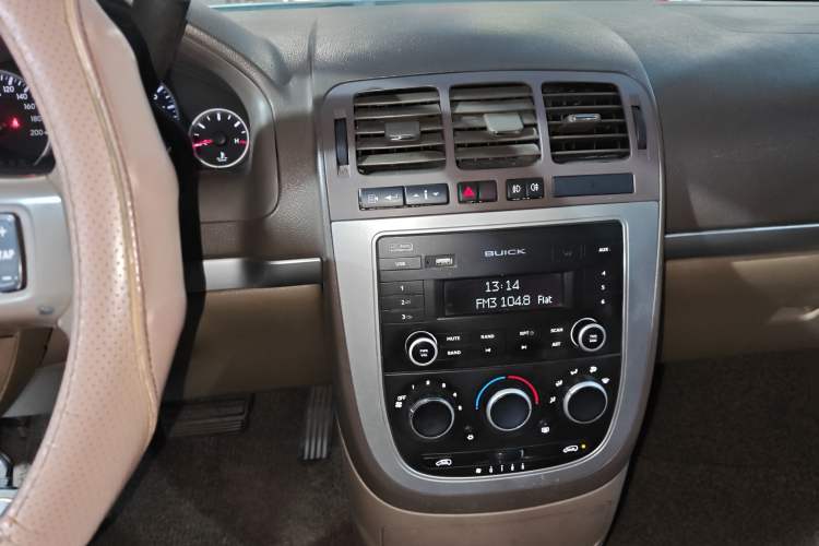 Used Buick GL8 2014 2.4L Classic Edition Audio And AC Panel