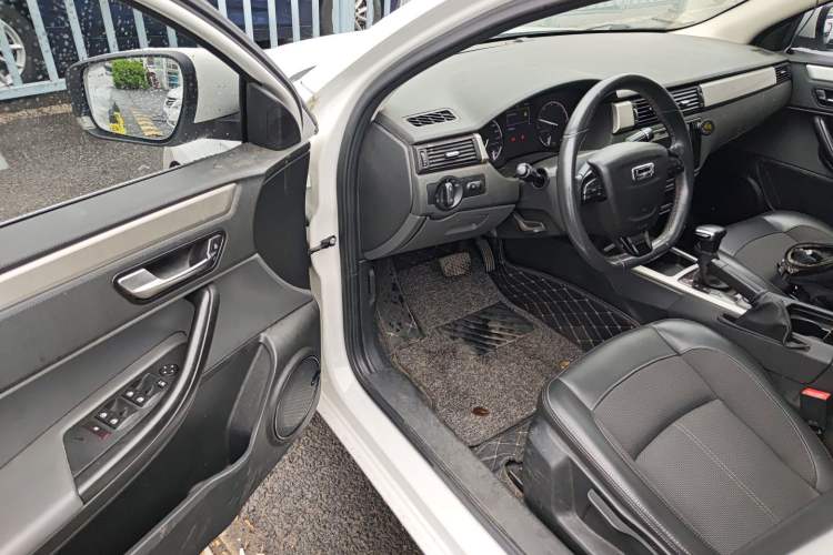 Used Qoros 3 2017 Sedan 1.6L Automatic Zhiyue Model Driver Seat