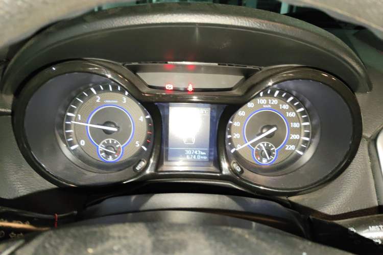 Used JMC Yuhu 5 2018 2.4T Classic Edition Diesel Manual 4x4 Luxury Version JX4D24A5L