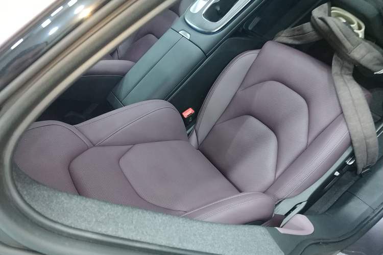 Used Xiaomi Auto SU7 2024 Rear-Drive Long-Range Intelligent Driving Version Right Front Seat