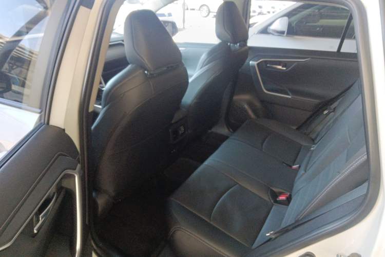 Used Toyota Wildlander 2021 2.0L CVT 4x4 Luxury Edition
