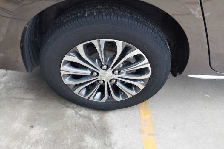 Used Buick GL8 2023 Land Executive Class Deluxe Model