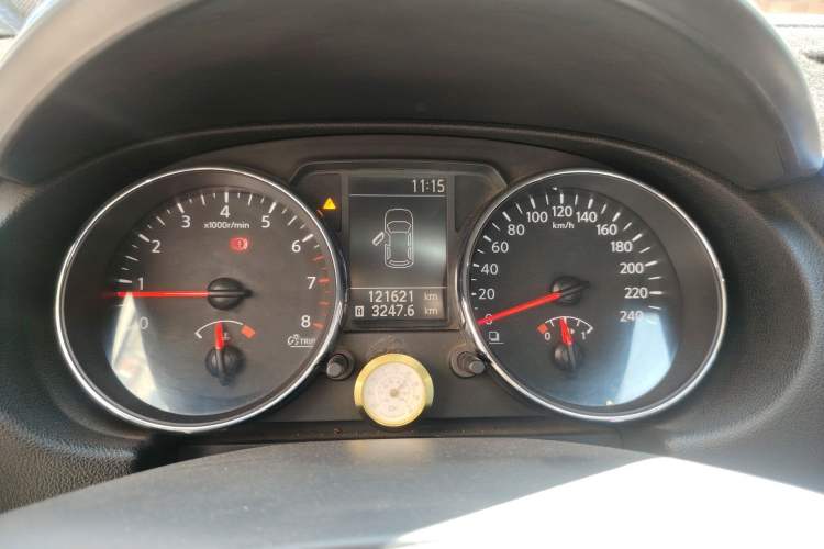 Used Nissan Qashqai 2011 1.6XE Wind 5MT 2WD Odometer Close Up