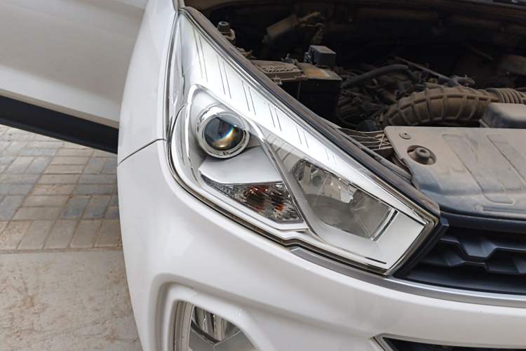 Used Wuling Hongguang S3 2018 1.5L Manual Comfort Model China V Standard Right Front Headlight