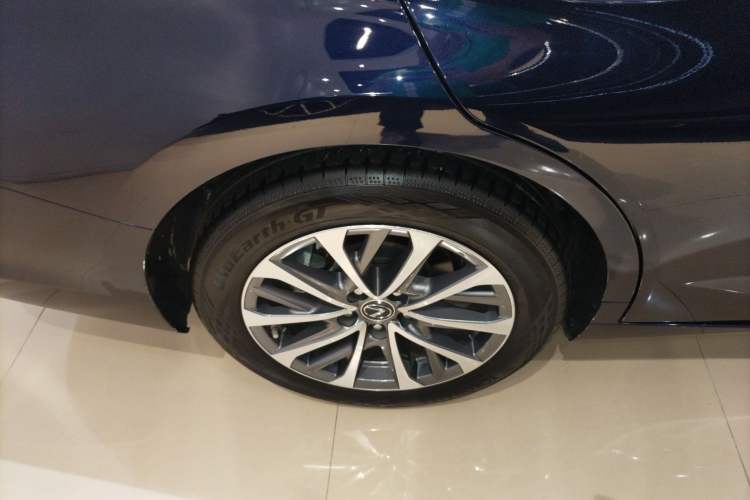 Used Lexus ES 2023 200 Excellence Edition Right Rear Wheel Hub