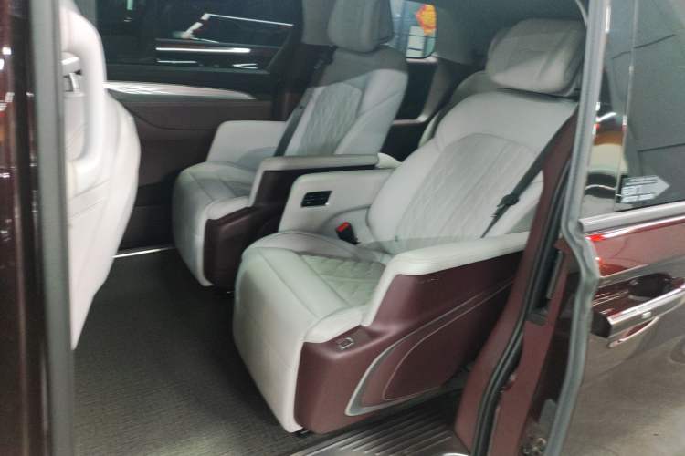 Used Buick GL8 2022 Avenir Aivia Six-Seat Deluxe Edition Left Rear Seat