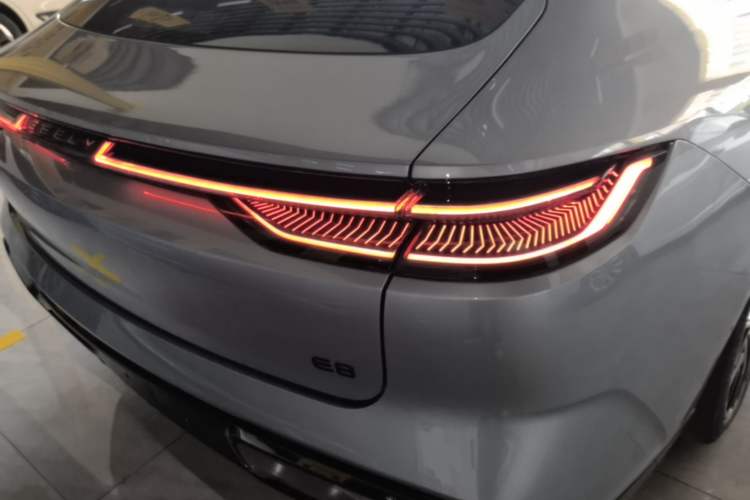 Used Geely Galaxy E8 2025 620 km All-Wheel Drive Starship LiDAR-Enabled Intelligent Driving Version Exterior 3