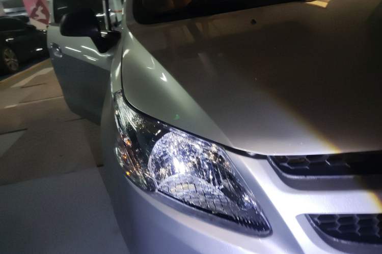 Used Chevrolet Sail 2010 Sedan 1.4L Manual Ideal Edition Right Front Headlight