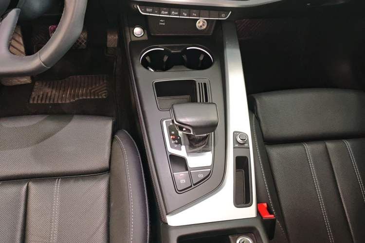 Used Audi A4L 2022 40 TFSI Luxury Dynamic Model Gear Lever