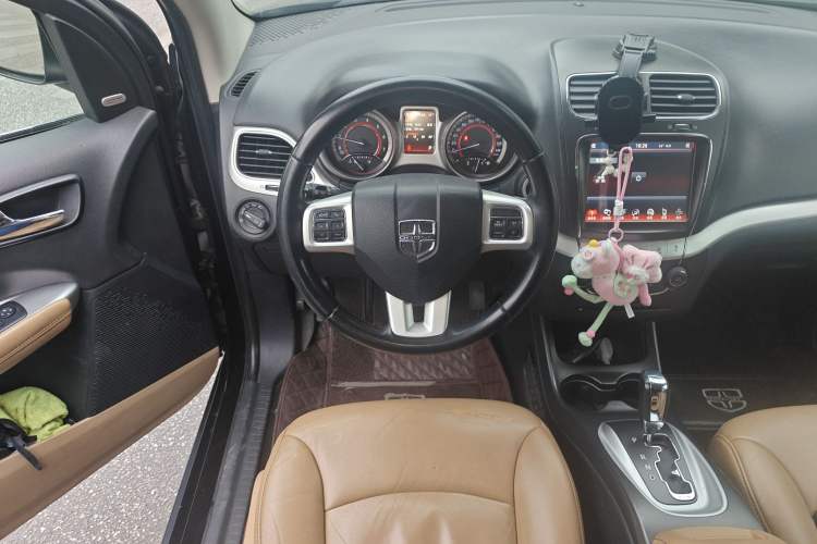 Used Dodge Journey 2013 2.4L Two-Wheel Drive Luxury Version