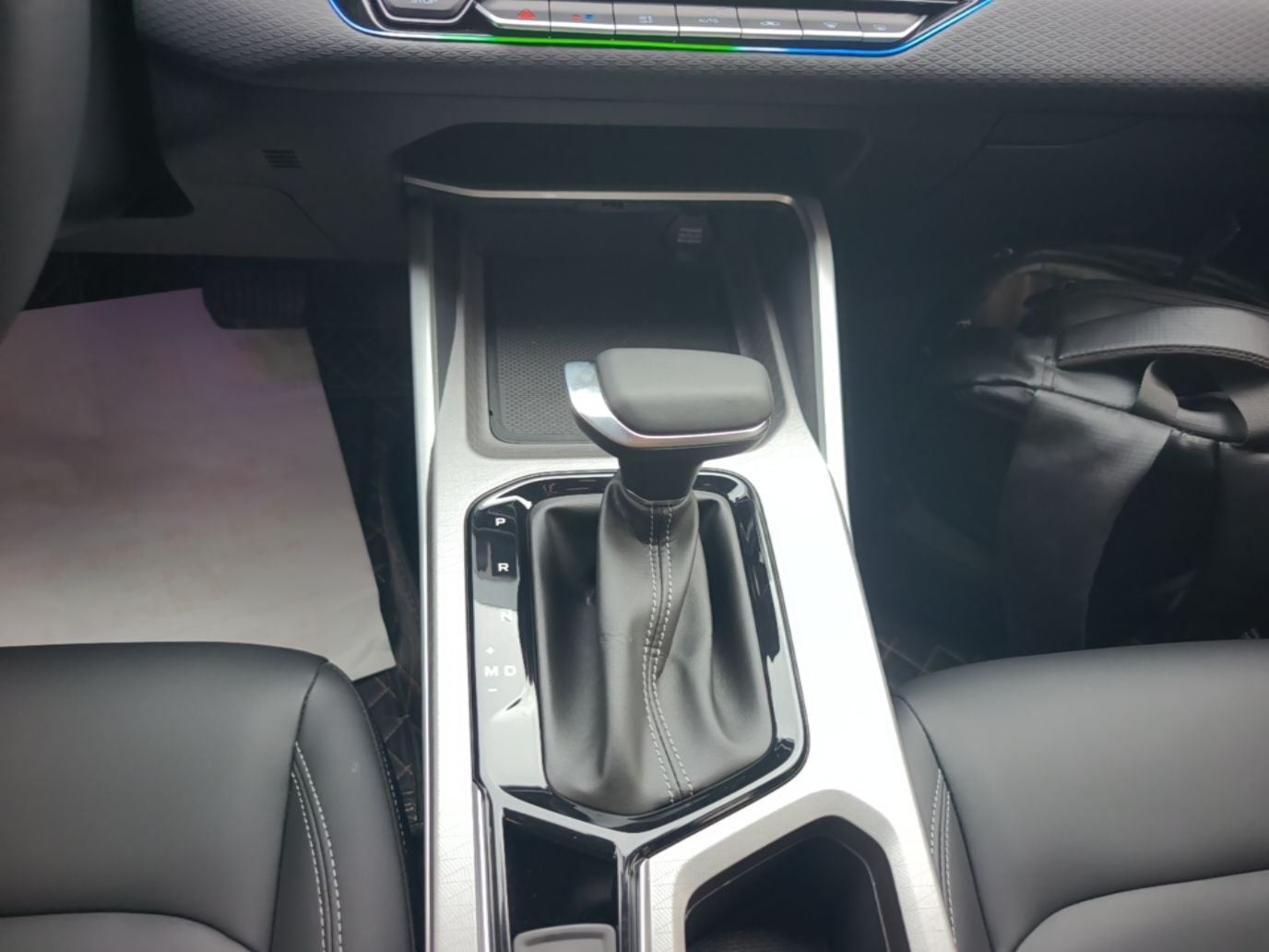 Geely Auto Emgrand 2026 Model 4th Generation 4 Millionth Anniversary Edition 1.5L CVT Overdrive Edition — снимка 16