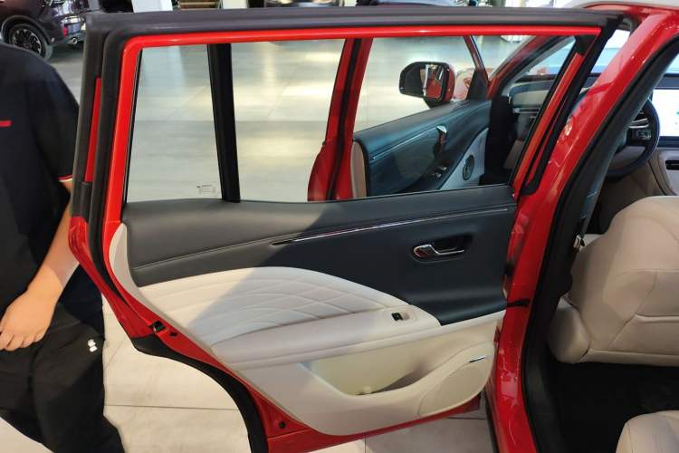 Used AION V 2024 Aion Tyrannosaurus 650 LiDAR Edition