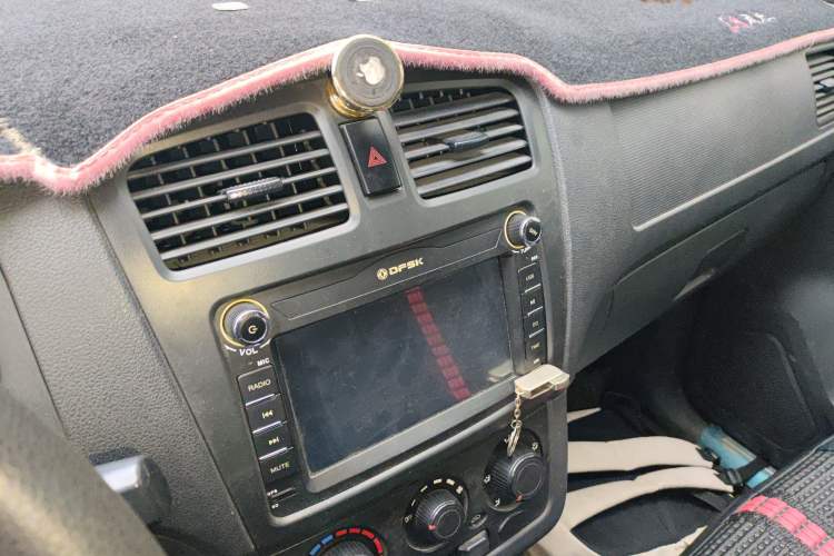 Used Dongfeng Fengon 330 2016 1.5L Manual Enjoyment Model DK15 Audio And AC Panel