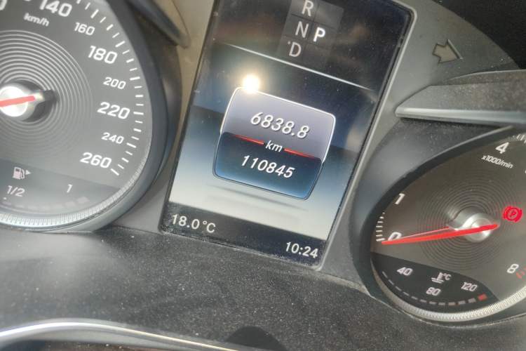 Used Mercedes-Benz GLC 2019 Facelift GLC 260 L 4MATIC Luxury Model Odometer Close Up