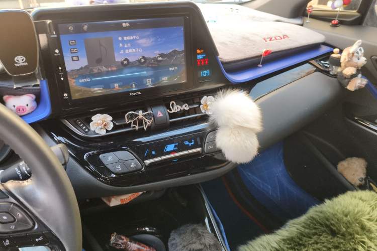 Used Toyota IZOA 2018 2.0L Yichi Version China VI Standard
