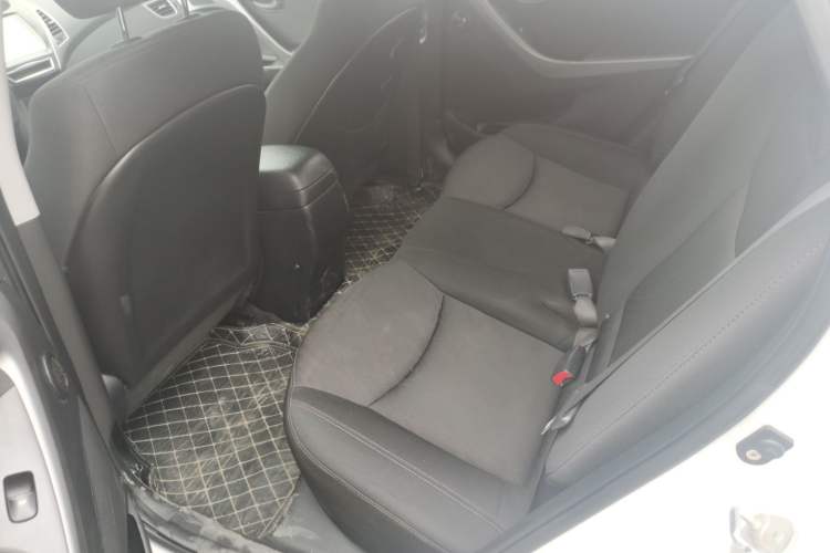 Used Hyundai Elantra (5th Generation / Langdong) 2016 1.6L Automatic Smart Version