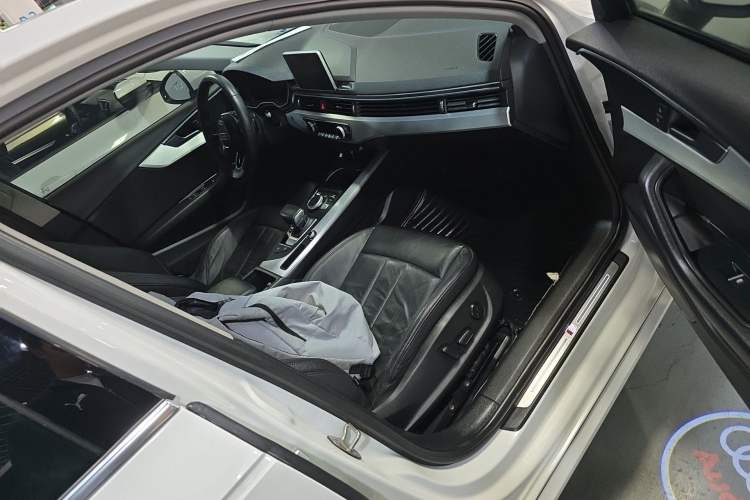 Used Audi A4L 2019 40 TFSI Fashion Edition China VI Emission Standard
