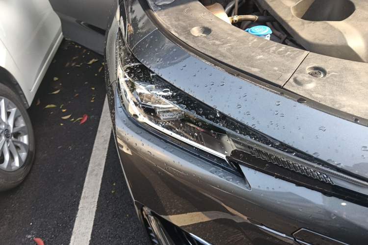 Used CHANGAN UNI-K 2024 2.0T Two-Wheel Drive YueShang Trim Right Front Headlight