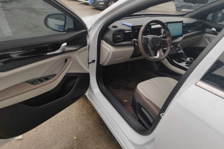 Used BYD Qin PLUS 2024 HONOR Edition DM-i 55KM Leading Model
