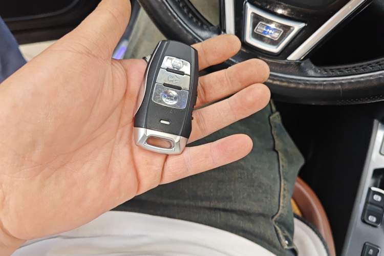 Used Haval H6 Coupe 2015 Blue-Label Facelift 2.0T Manual Two-Wheel Drive Urban Version Vehicle Key