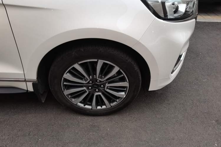 Used Ford Edge 2021 PLUS EcoBoost 245 Two-Wheel-Drive Titanium 7-Seater Right Front Wheel Hub