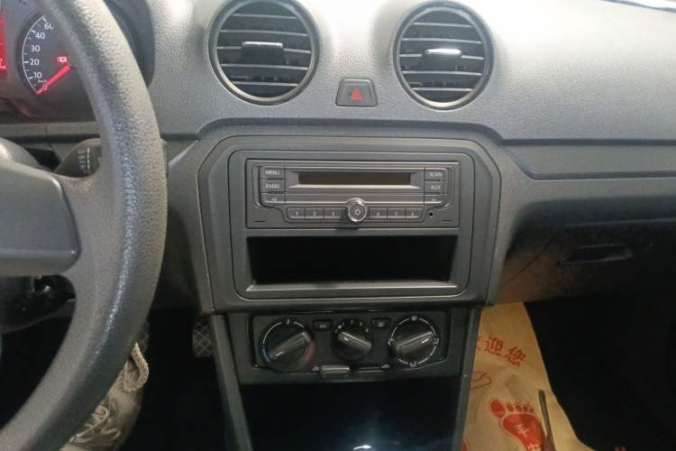 Used Volkswagen Jetta 2015 1.6L Automatic Fashion Model Audio And AC Panel