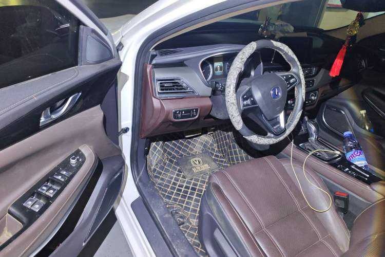 Used CHANGAN Raeton CC 2018 1.5T Automatic Elegant Starry Edition China V Standard
