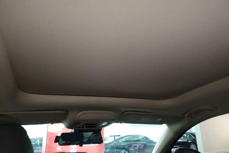 Used Buick Envision 2022 Facelift Encore S 552T Two-Wheel-Drive Luxury Model Headliner