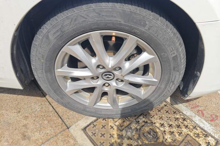 Used Mazda 3 Axela 2017 Sedan 1.5L Automatic Luxury Model Emission Standard China V
