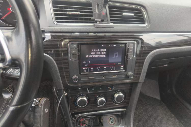 Used Volkswagen Gran Lavida 2013 1.4 TSI Manual Comfort Model Audio And AC Panel