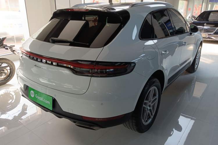 Used Porsche Macan 2018 Macan 2.0T Rear Right 45 Deg