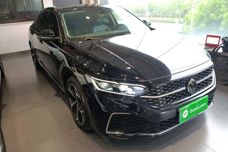 Used Volkswagen Passat 2023 330TSI Starry Luxury Edition
