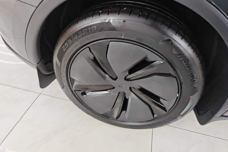 Used Tesla Model Y 2025 Long-Range All-Wheel Drive First Edition