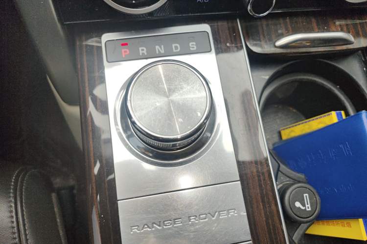 Used Land Rover Range 2015 3.0 SC V6 Vogue Gear Lever