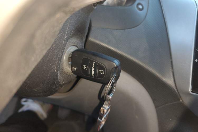 Used Hyundai Verna (older generation) 2010 Sedan 1.4L Manual Comfort GS