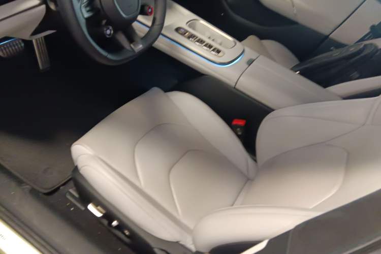 Used Xiaomi Auto SU7 2024 Four-Wheel Drive Ultra-Long Range Advanced Intelligent Driving Max Edition