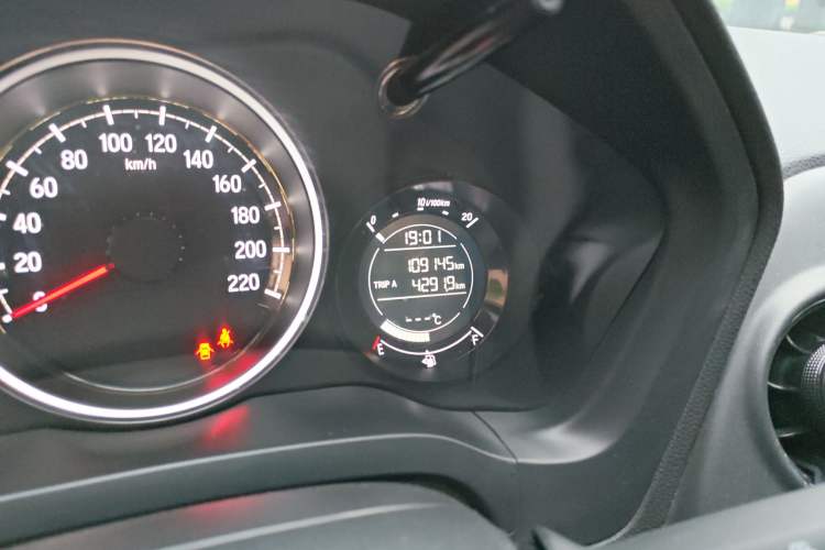 Used Honda XR-V 2015 1.8L EXi CVT Comfort Version Odometer Close Up