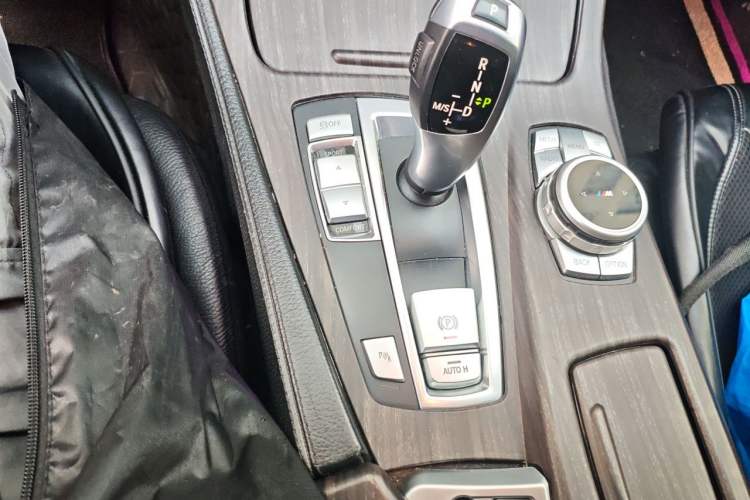 Used BMW 5 Series 2013 525Li Leading Model
